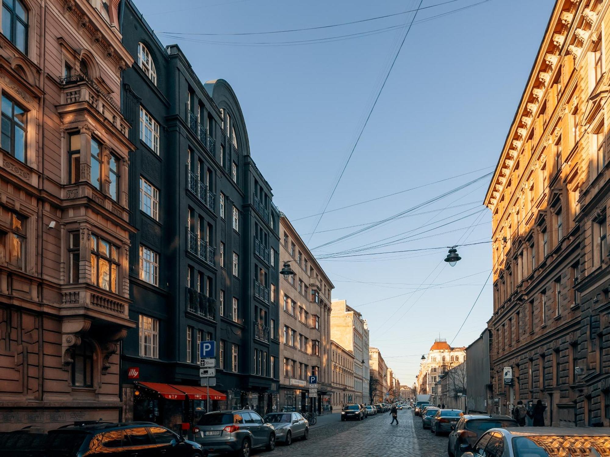 Апартаменты Bright Attic Flat In The Centre Рига Экстерьер фото