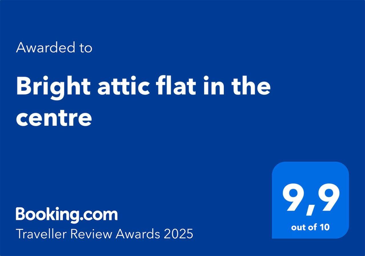 Апартаменты Bright Attic Flat In The Centre Рига Экстерьер фото